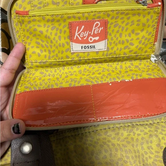 Chic Floral Shoulder Bag - Yellow and Brown 3 piece Key-Per Fossil Set Like New - Picture 13 of 16